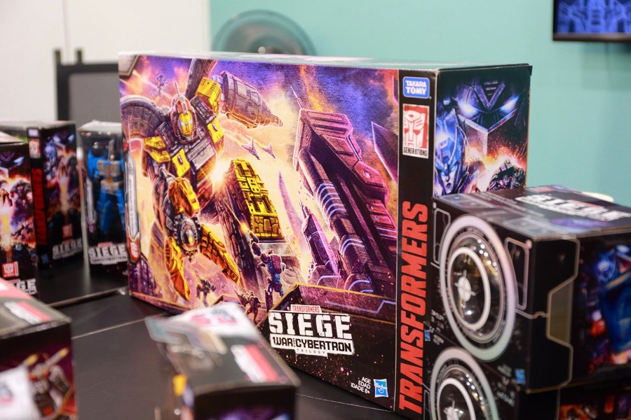 Siege Singapore Fan Event Hands On With Omega Supreme Refraktor New Deluxes  (3 of 55)